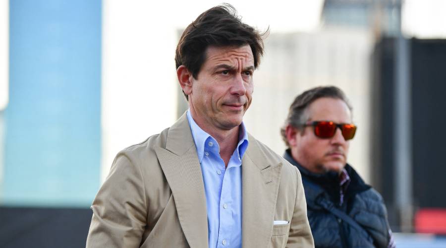 وولف يكشف كواليس صادمة: طردت هاميلتون وروزبرغ بعد حادث برشلونة